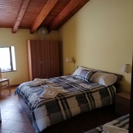 Agriturismo Licensi Del Bresa Villa Monzambano Luaran gambar