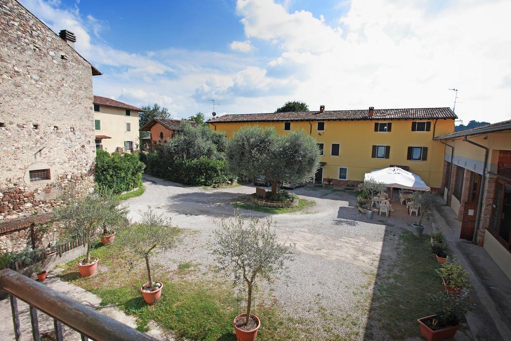 Agriturismo Licensi Del Bresa Villa Monzambano Luaran gambar