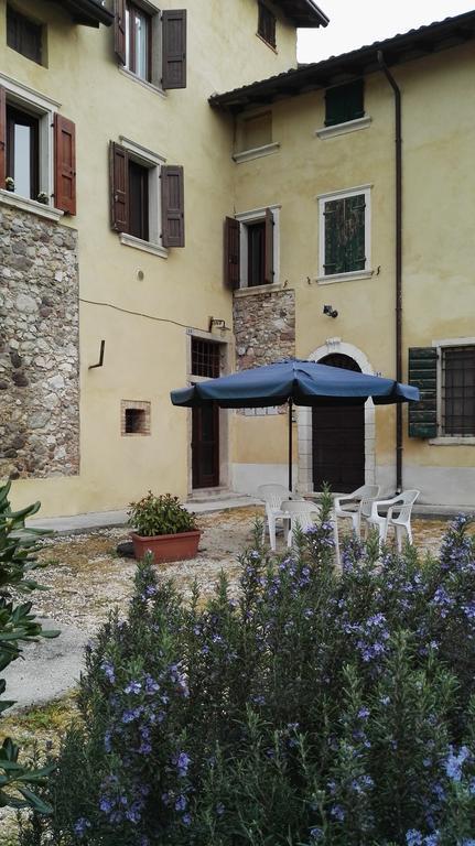 Agriturismo Licensi Del Bresa Villa Monzambano Luaran gambar