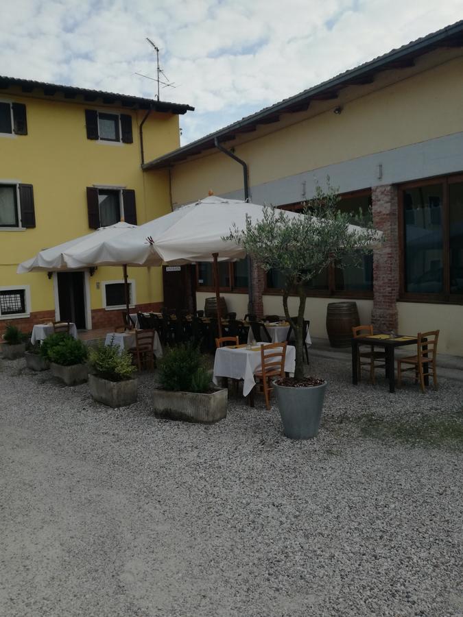 Agriturismo Licensi Del Bresa Villa Monzambano Luaran gambar